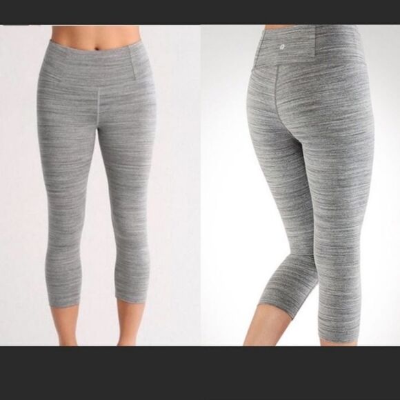 Manduka Gray Capris (S) - Picture 1 of 7
